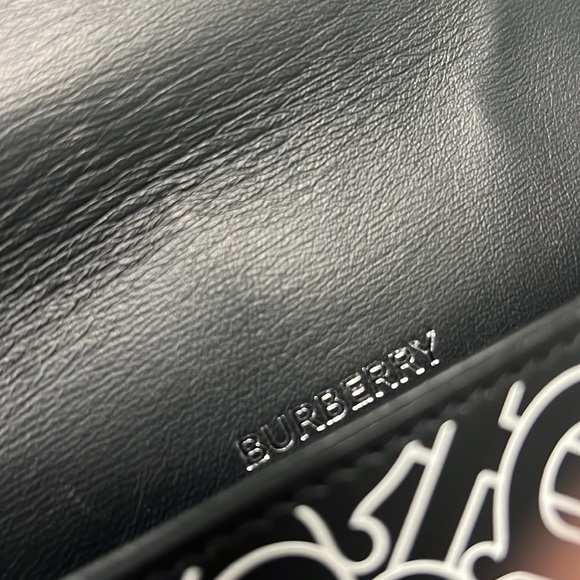 Burberry - Picture 12 of 12